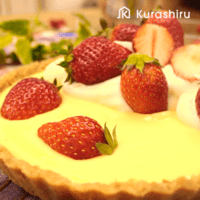 イチゴをたっぷり使った\nプリンタルト