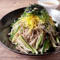 島らっきょうのサラダ蕎麦