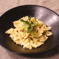 お手軽なのにレストランの味わい!セロリのクリームパスタ