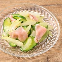 セロリときゅうりの生ハムサラダ