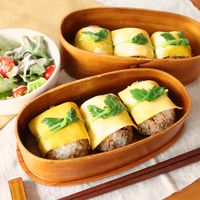 そぼろ入り卵焼きおにぎり