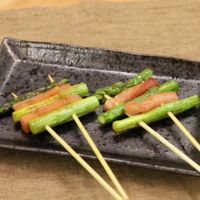 アスパラガスとベーコンの串焼き