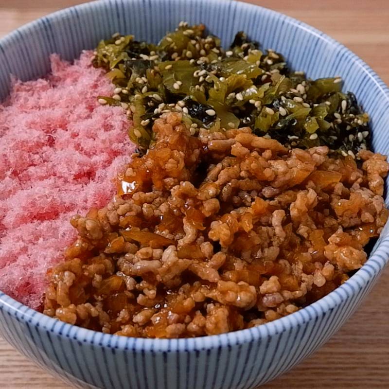 桜でんぶとピリ辛そぼろの三色丼 作り方・レシピ | クラシル