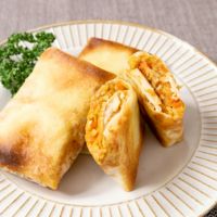 タンドリー風サラダチキンとピラフの春巻き
