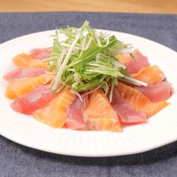 香りを楽しむ マグロとサーモンのカルパッチョ