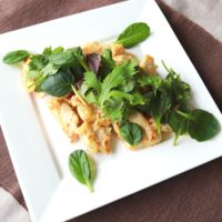 鶏むね肉とベビーリーフのサラダ