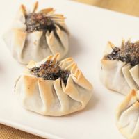 餃子の皮で 黒ごま餡おやつ