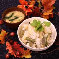 山菜の水煮使用で季節の香り!かしわ炊き込みごはん