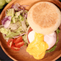 エッグベネディクトでおしゃれ朝ごはん