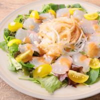 梅のドレッシングで 鯛カルパッチョ