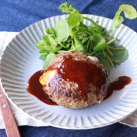 ボリューム満点 じゃがチーズのデミバーグ