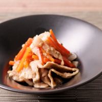 豚肩ロースと人参のきんぴら