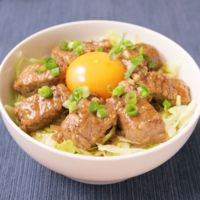 コーラで柔らか 牛バラ肉のガッツリ丼