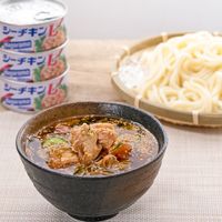 シーチキンで簡単旨つゆ！薬味たっぷりピリ辛つけうどん