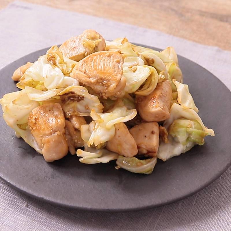 【キャベツん】 チキンソテーのキャベツチーズ乗せ 作り方・レシピ | クラシル