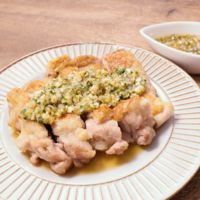 ボリュームたっぷり 食べる香味だれのチキンステーキ