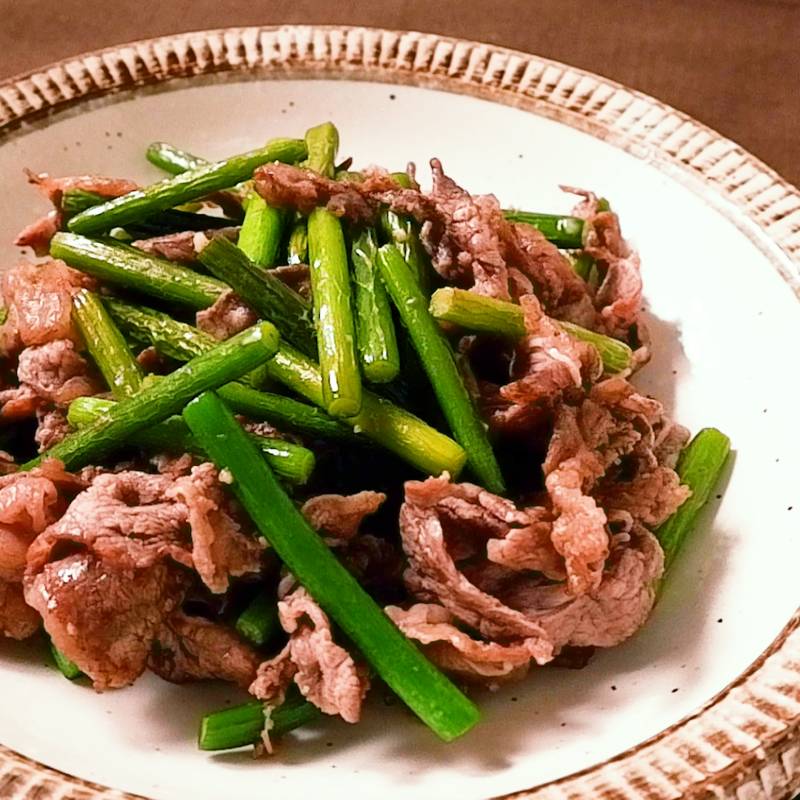 牛肉切りおとしとにんにく芽炒め