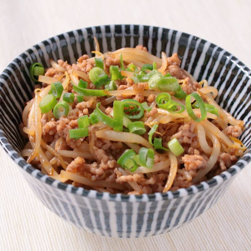 もやしとひき肉のピリ辛丼 作り方・レシピ