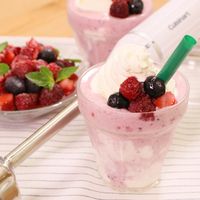 バニラアイスで本格派! 3種ベリーのフラッペ