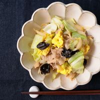 豚と卵のこぶ茶炒め