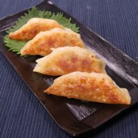 包んで焼くだけ!まるごと牡蠣餃子
