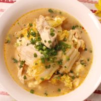 白菜と鶏肉で!ピリ辛とろーりチーズ煮込み