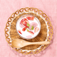 とろ〜り練乳で!つぶつぶいちごの白玉だんご