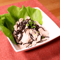 簡単おつまみ!鶏肉とひじきのレンジ蒸し