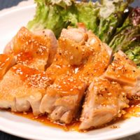 鶏ももソテーのコチュジャンソースがけ