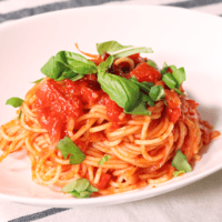 シンプルなのにリピートしちゃう!ニンニクとトマトのスパゲティ