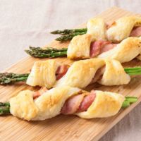 アスパラとベーコンのくるくるスティックパイ