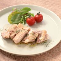 茹で鶏のアンチョビドレッシングがけ