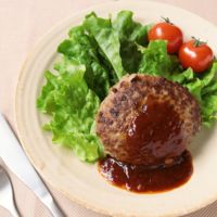 肉汁溢れる 牛脂が決め手のジューシーハンバーグ