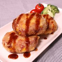 コンビーフたっぷり!熱々とろとろコロッケ