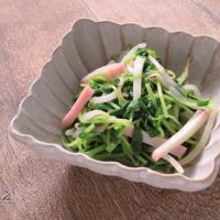 豆苗ともやしのごまドレ和え