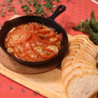 お手軽バル!トマトのハーブオーブン焼き