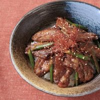 ピリ辛でごはんが進む 牛カルビ丼