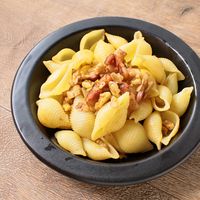 クルミとベーコンのバターソースパスタ