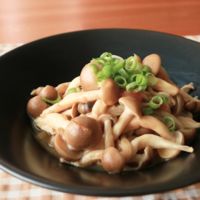 レンジで簡単 きのこの梅バター蒸し