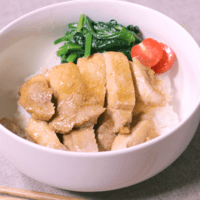 豚肉で簡単!ごま油香るスタミナ丼!