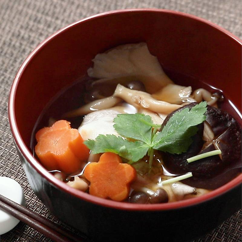 たっぷりきのこのお雑煮 作り方 レシピ クラシル たっぷりきのこのお雑煮 作り方 レシピ クラシル