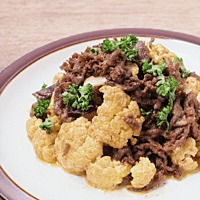 牛肉とカリフラワーのカレーマヨ炒め