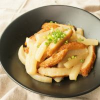 大根とさつま揚げのガリバタ炒め