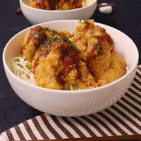 ボリューム満点!力みなぎる鶏カツソース丼