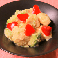 カリフラワーとアボカドの味噌クリーム和え