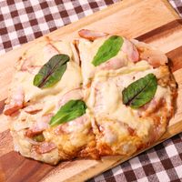 カリッと仕上がる!フライパンで餅ピザ