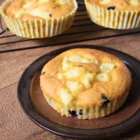 混ぜて焼くだけ ブルーベリーチーズのカップケーキ