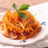 にんじんとウインナーのハーブ炒め