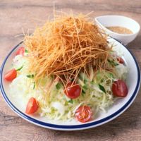 揚げそうめんのパリパリサラダ