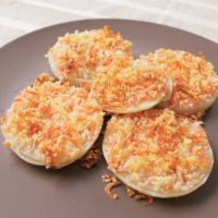 玉ねぎと桜エビのパルメザンパン粉焼き